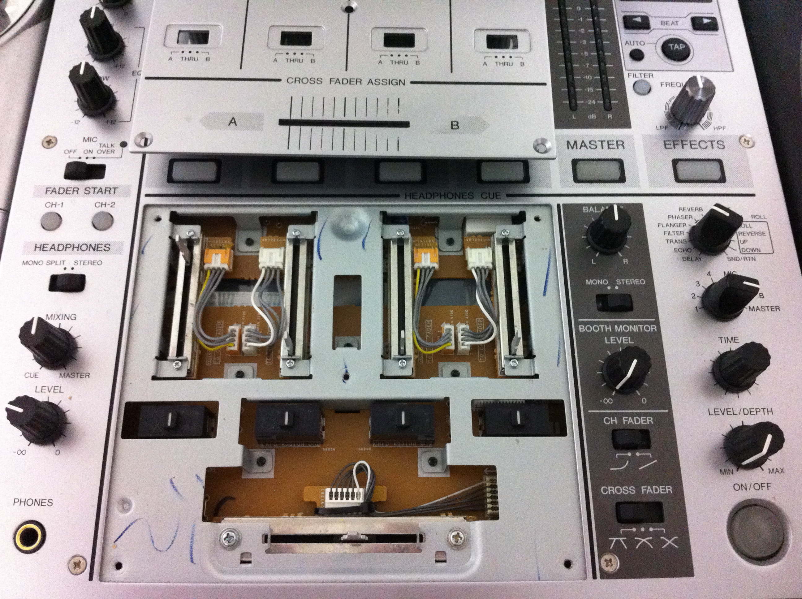 雑]DJM-700 縦フェーダー交換 « DJ 204 OFFICIAL BLOG
