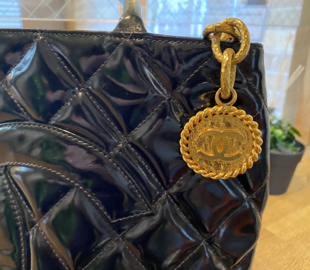 シャネル 復刻トート エナメル トートバッグをお買取 - 丸和質商