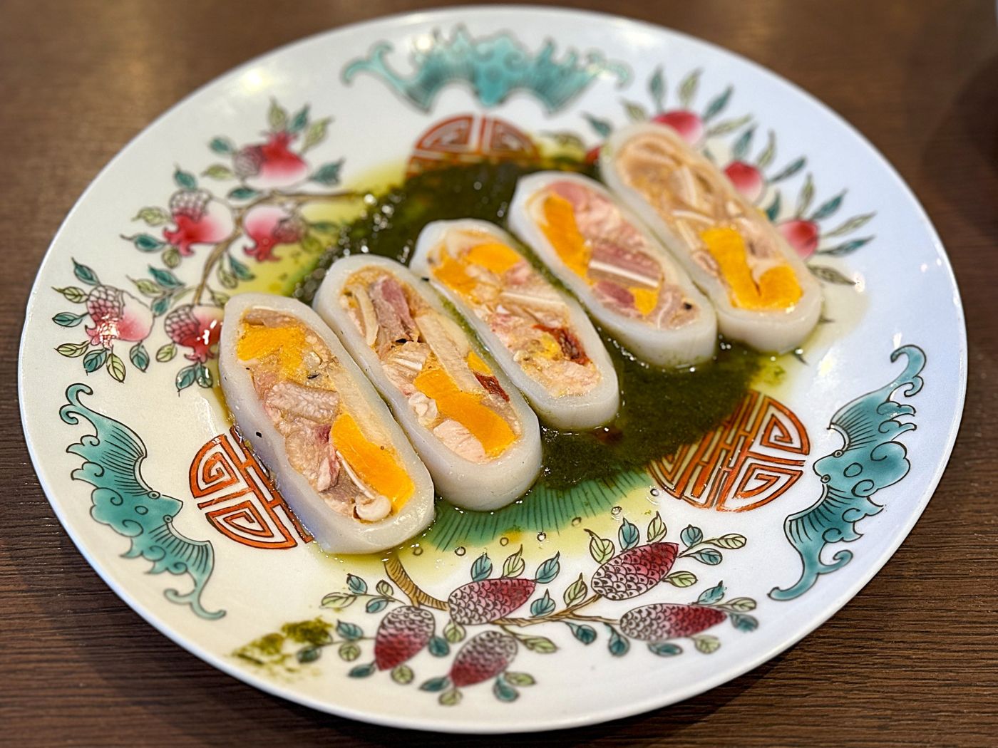 なぜ腕利き料理人たちは入曽へ通うのか？四川料理店「中国家庭料理