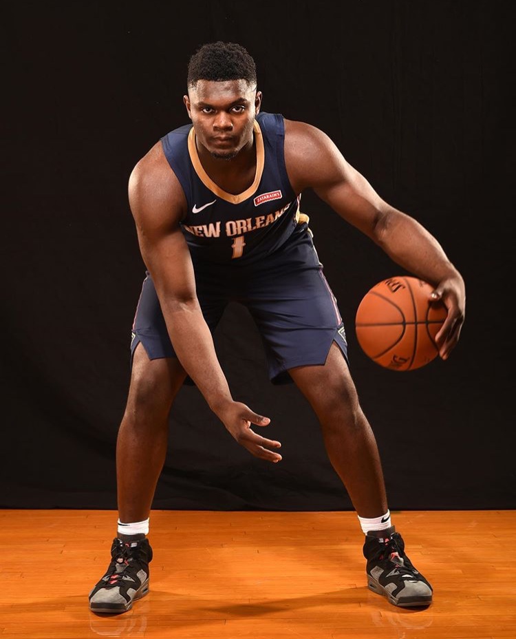 ザイオン・ウィリアムソンがNBAルーキーフォトセッションにエア