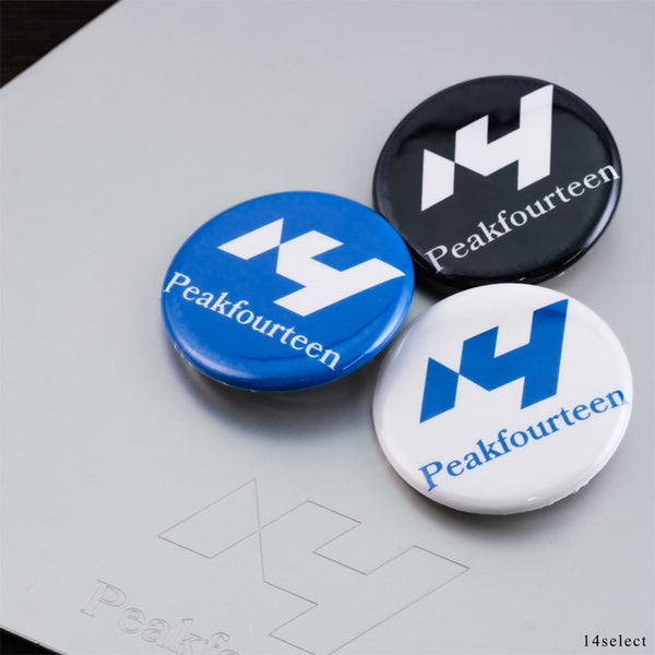 Peakfourteenロゴ缶バッジ【ホワイト】 – 14select