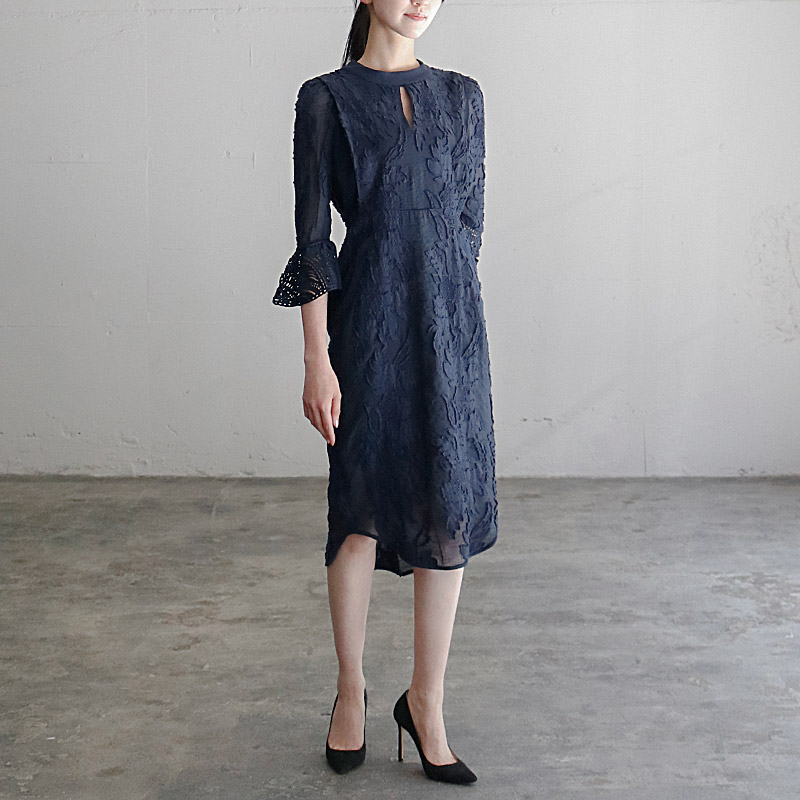 mame Kurogouchi（マメ クロゴウチ）レース＆ベルスリーブデザインミニ