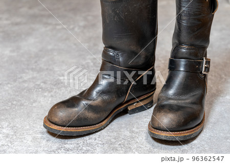 レッドウィング 2268 PT91 茶芯 エンジニアブーツ 背景コンクリートの