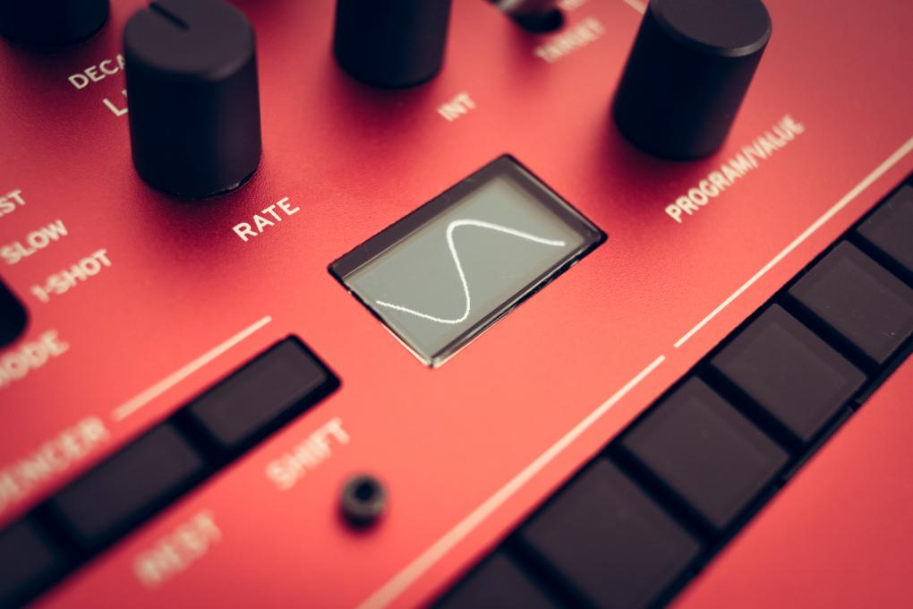 KORG monologue レビュー : 赤いモノフォニック・アナログ