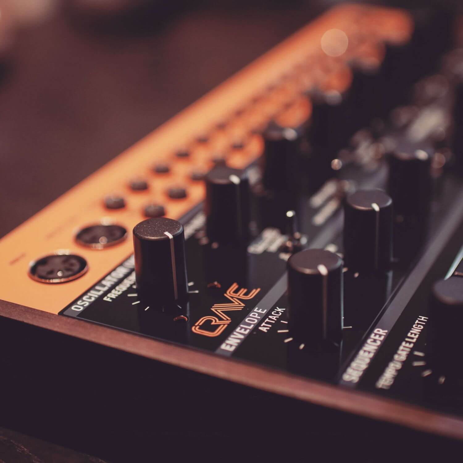 BEHRINGER Crave 使い方解説（1）：アナログセミモジュラーシンセの