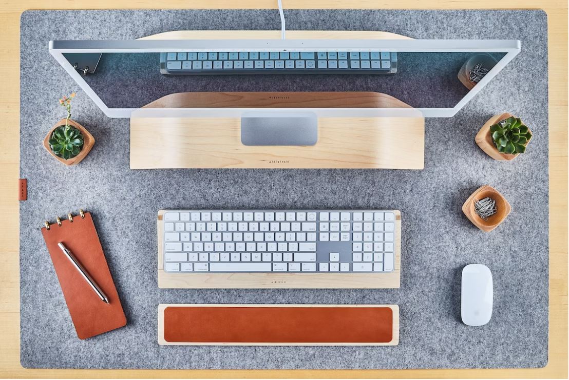 レザーとウッドの組み合わせが美しい。Grovemade(グローブメイド)の