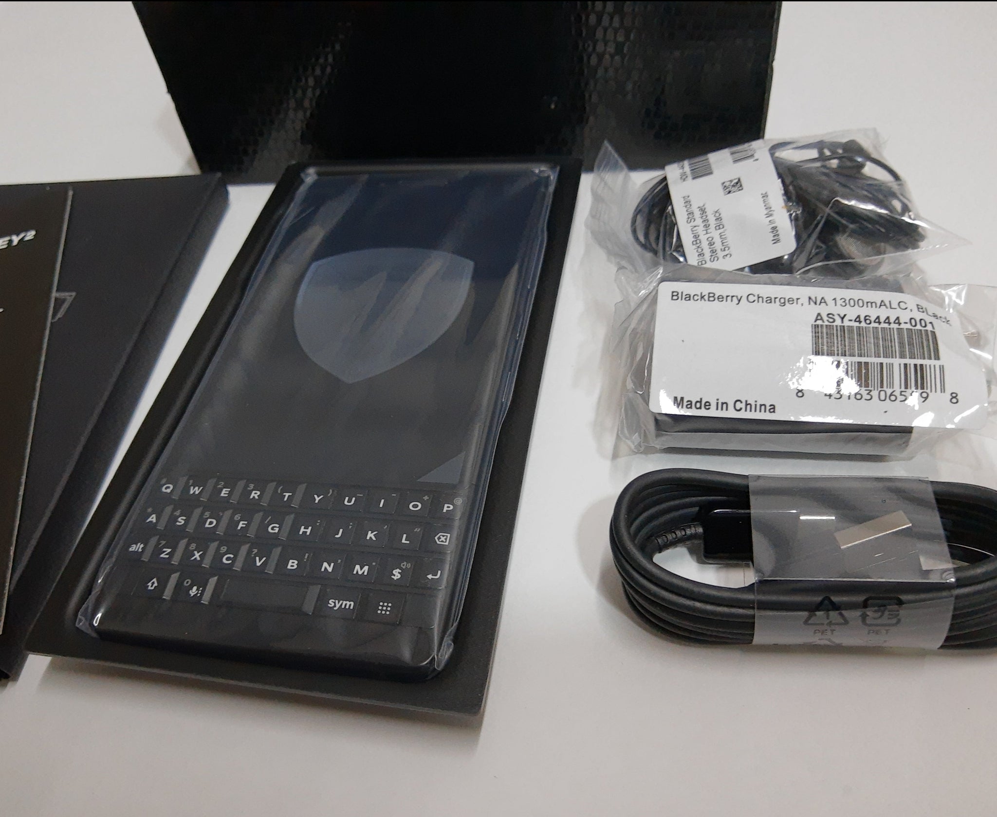 RIM BlackBerry KEY2 BBF100-9 TD-LTE JP 128GB (TCL Athena