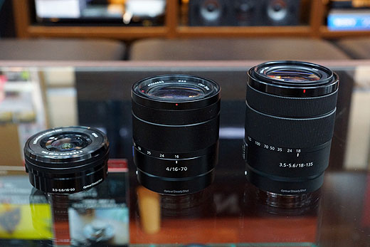 レビュー】APS-Cズームレンズ『SEL18135』開梱レポート - ソニーの新