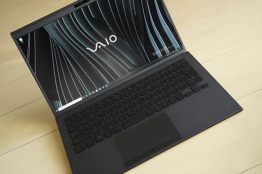 レビュー】写真で見るフルカーボンボディ『VAIO Z SIGNATURE EDITION