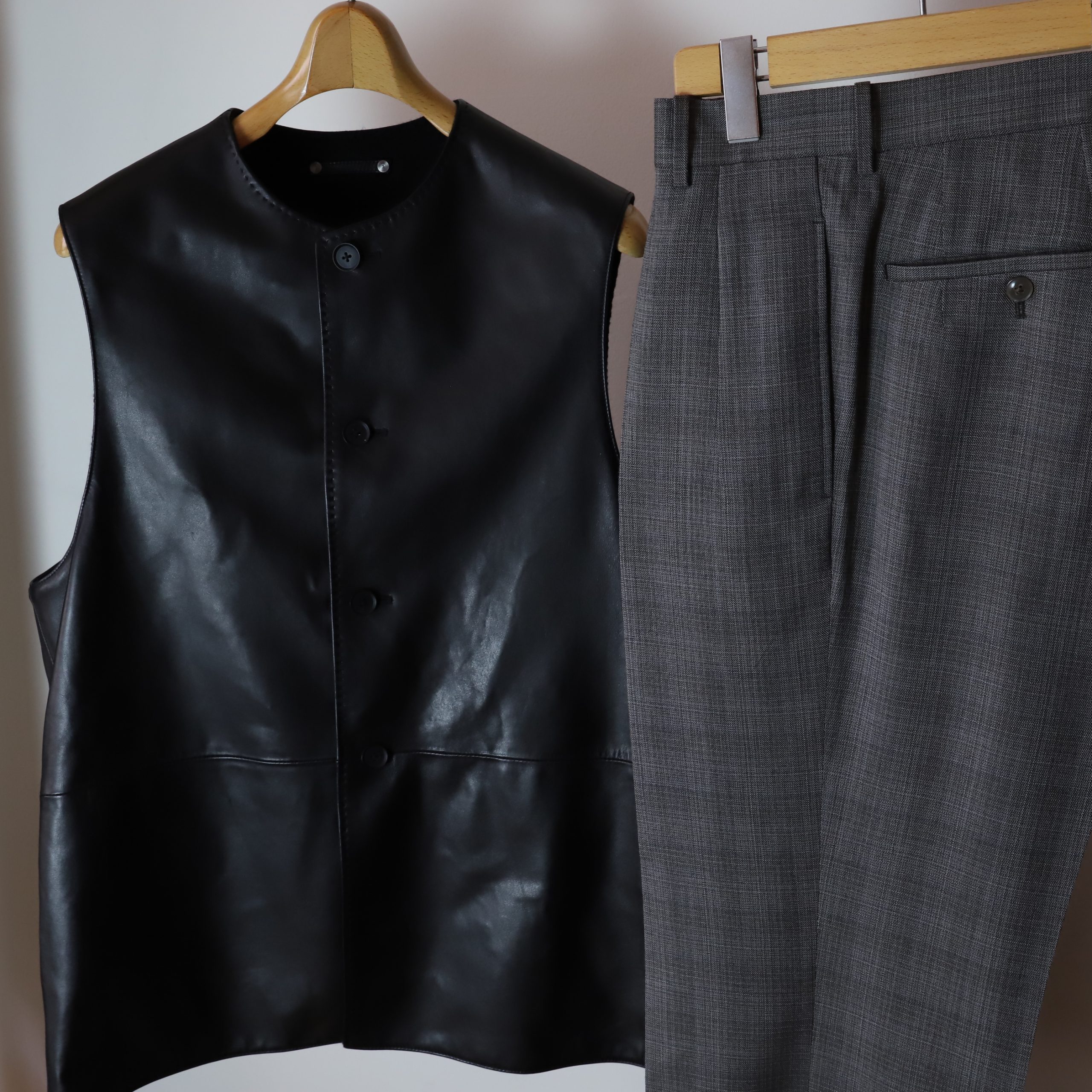 MAATEE&SONS / 永遠スラックスとレザー×カシミヤRVベスト | TIBETAN MARKET