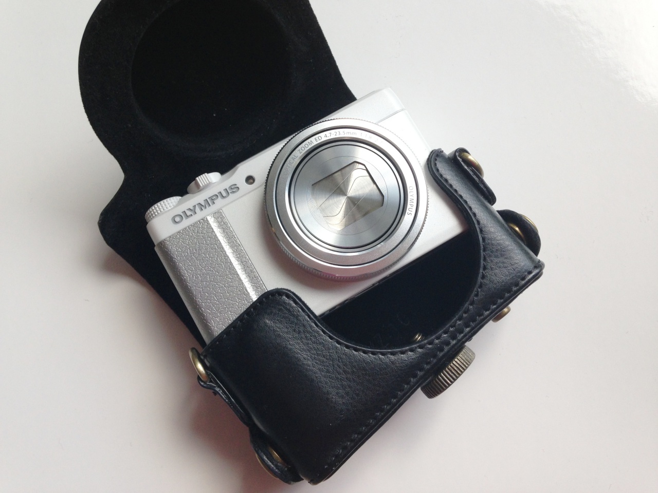 Olympus Stylus XZ-10 Camera Review - A Great Camera For Bloggers