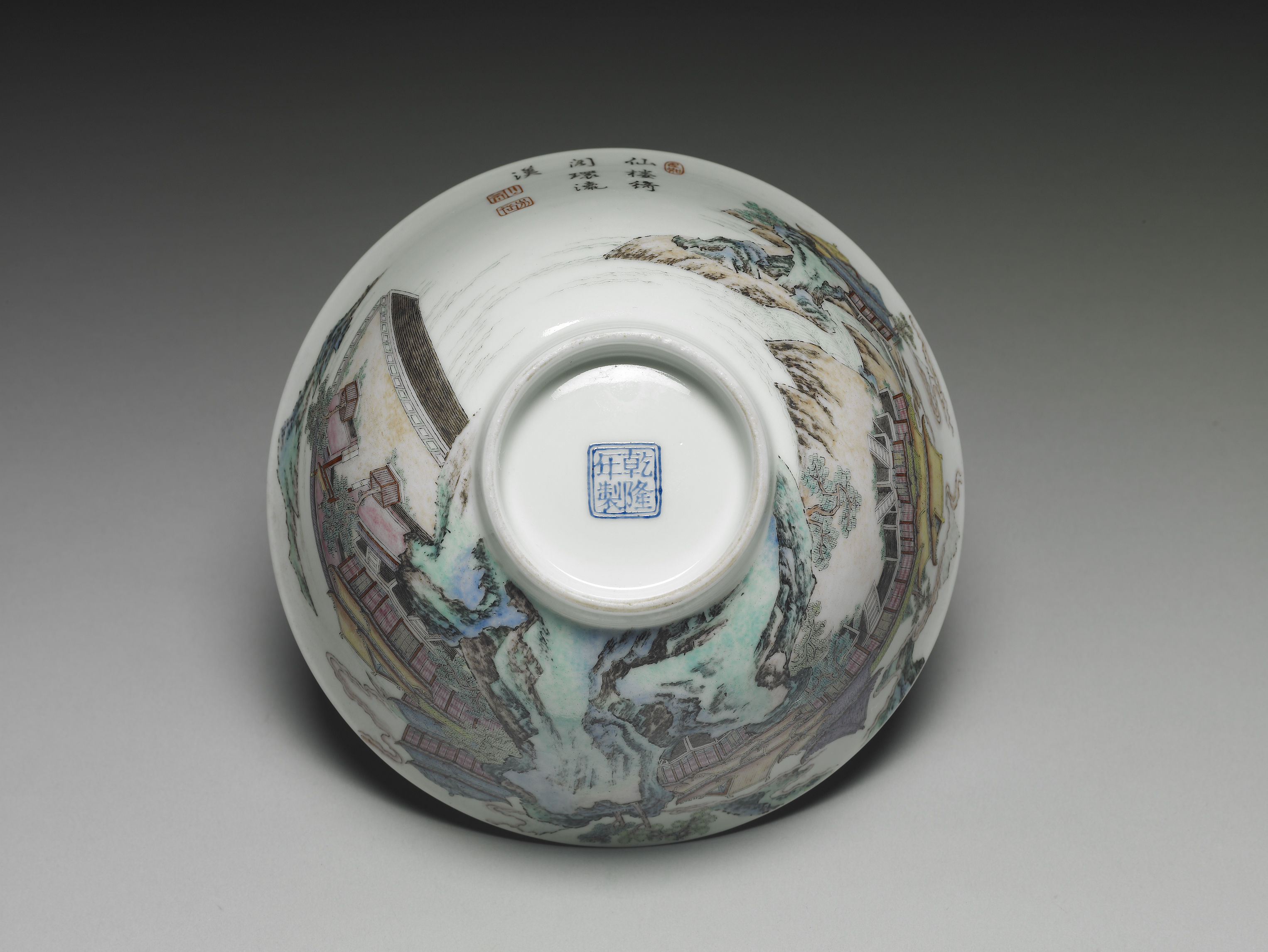 国立故宮博物院 3D文物鑑賞-3D文物-清 乾隆 琺瑯彩山水楼閣碗