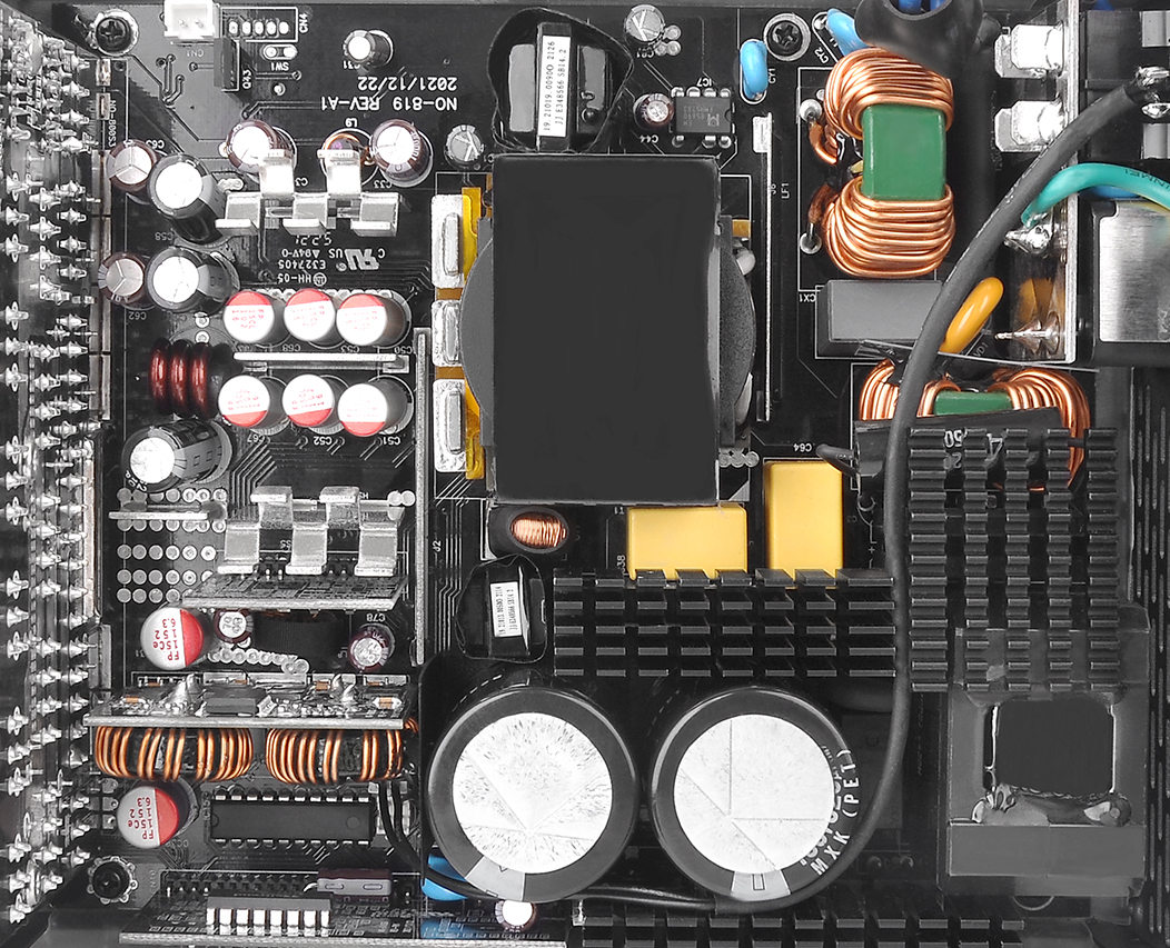 ThermaltakeThermaltake Toughpower GF3 1650W Gold - TT Premium