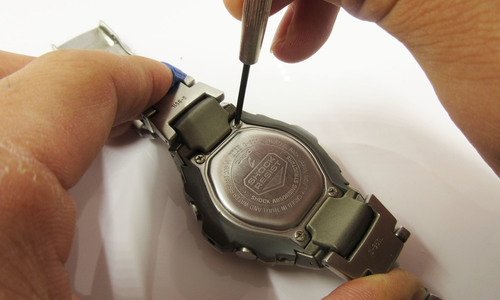 デジタル時計の電池交換方法 - 時計修理ナビ