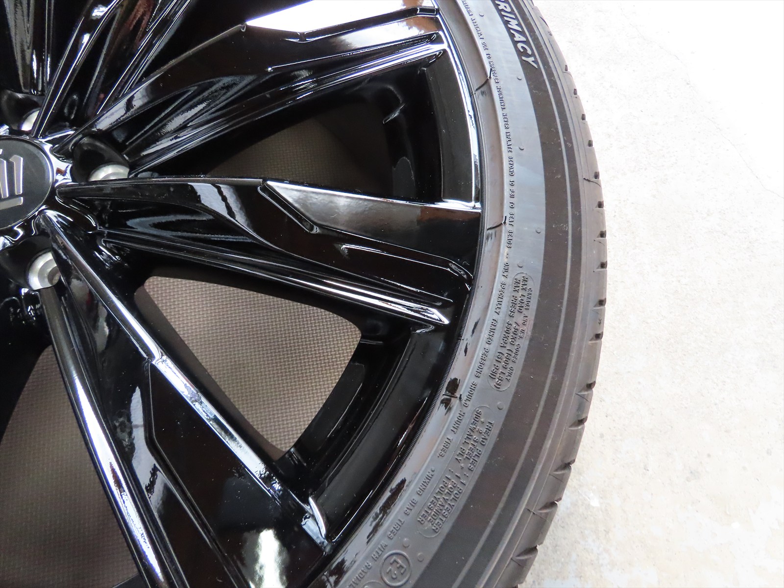 トヨタ：クラウンスポーツ・純正21インチアルミホイールの擦りキズ