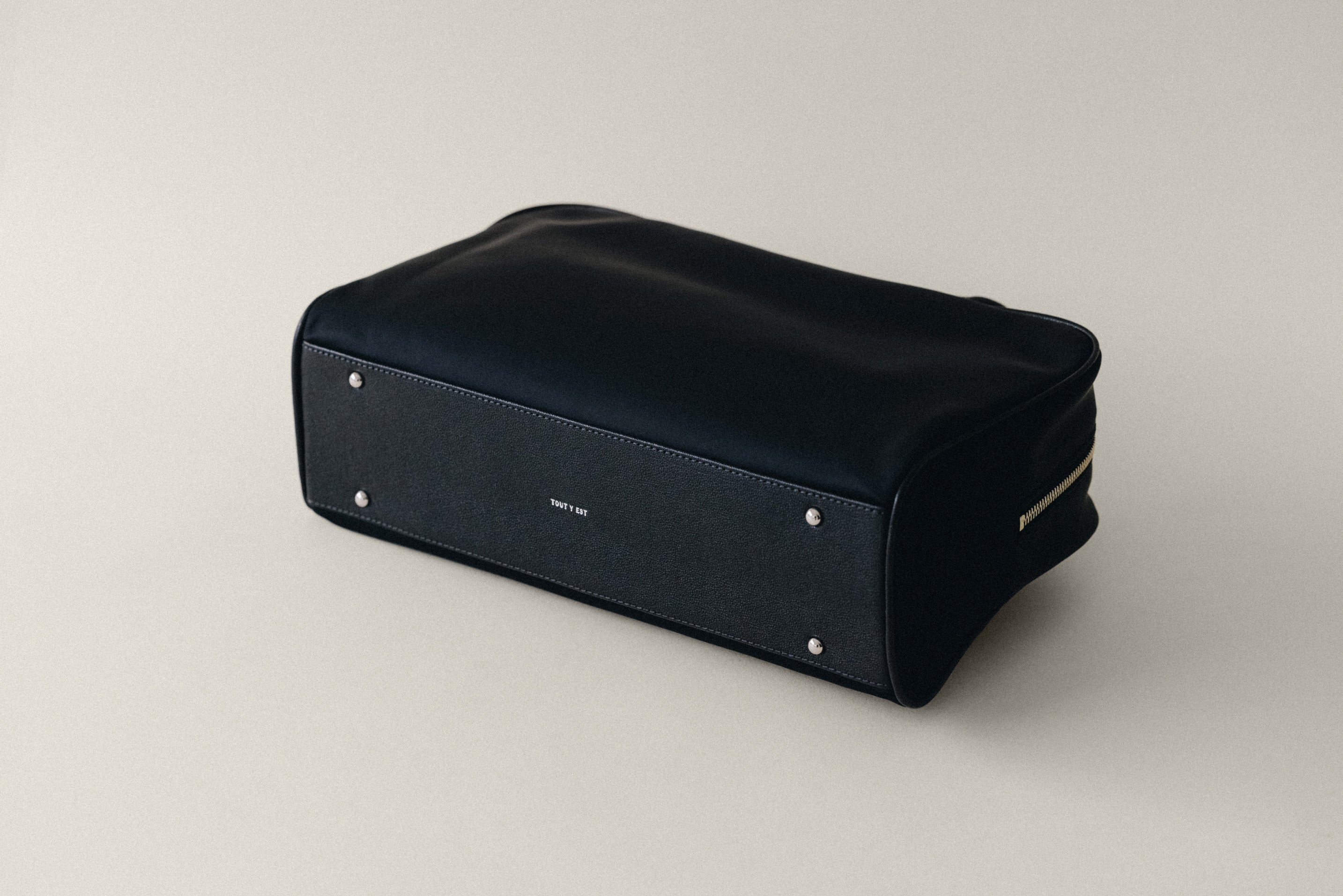 SAC LOQUET NYLON BLACK – TOUT Y EST JP