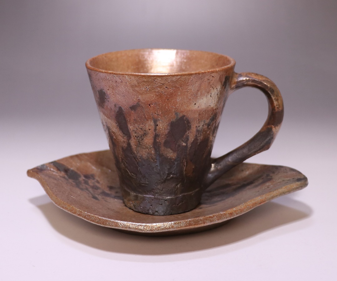 中原幸治 作 「備前土裾濃金彩酒呑」 ～備前焼専門卸小売店 川口陶楽苑～