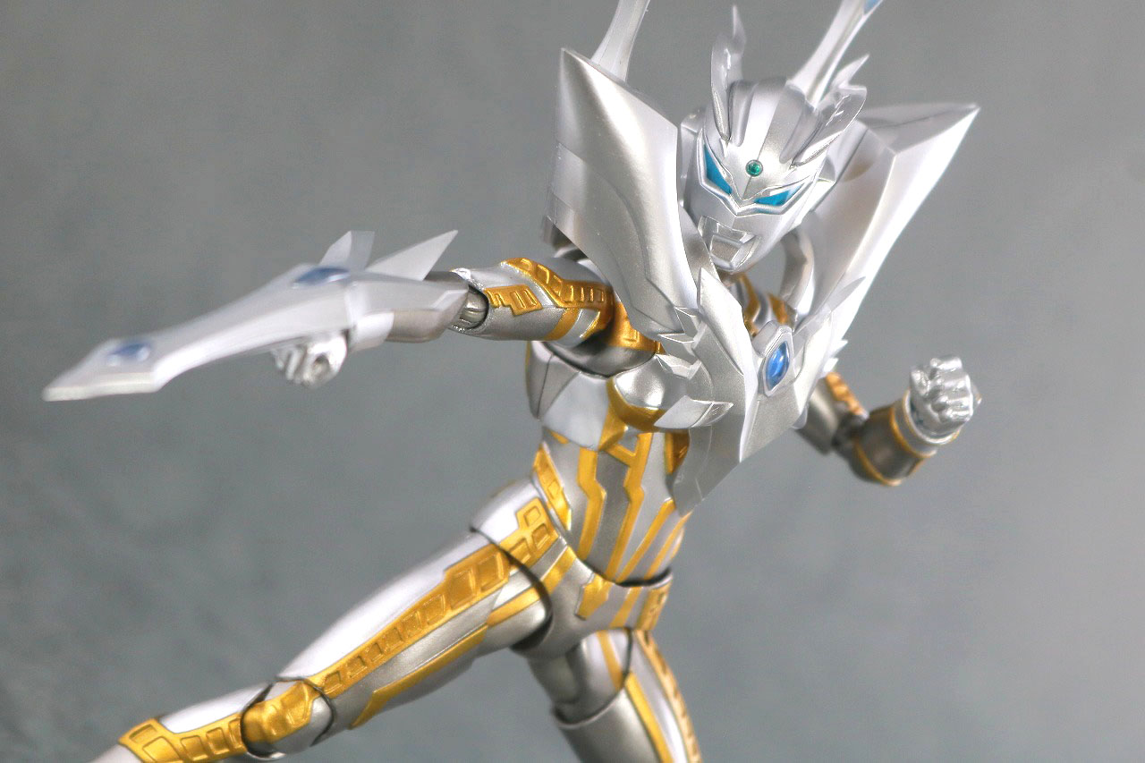 S.H.フィギュアーツ ウルティメイトシャイニングウルトラマンゼロ