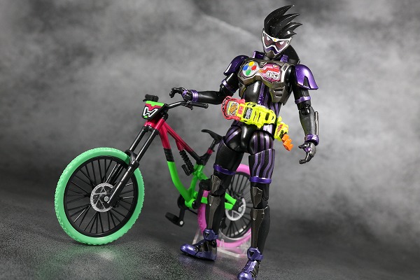 S.H.フィギュアーツ 仮面ライダービルド ラビットタンクフォーム