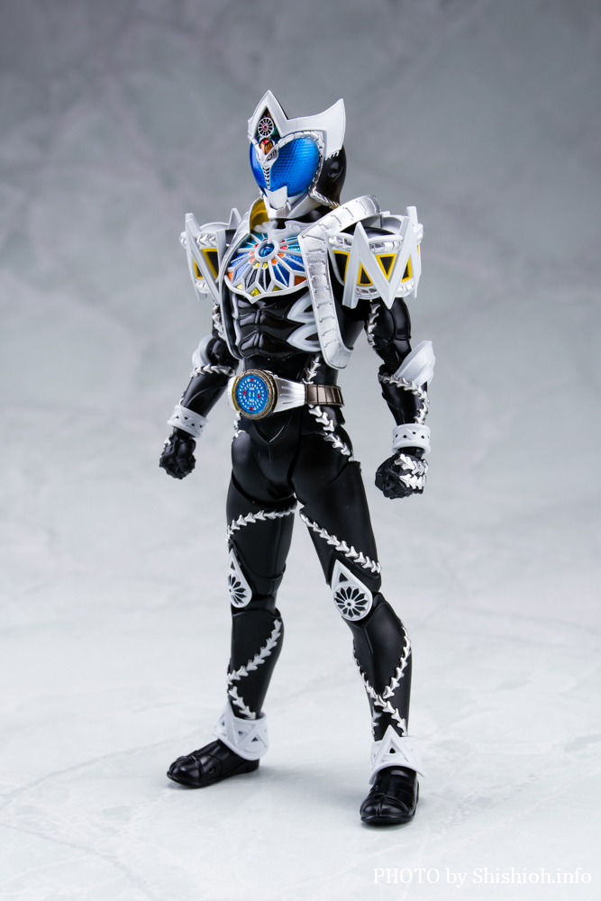 SHFiguarts 真骨彫製法 仮面ライダーキバ キバフォーム Amazon.co.jp