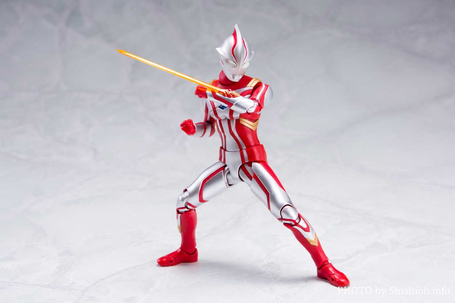 レビュー】S.H.Figuarts(エス.エイチ.フィギュアーツ) ウルトラマン