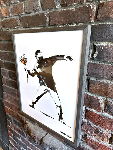 楽天市場】バンクシー アートフレーム （Love is in the Air/愛は空中