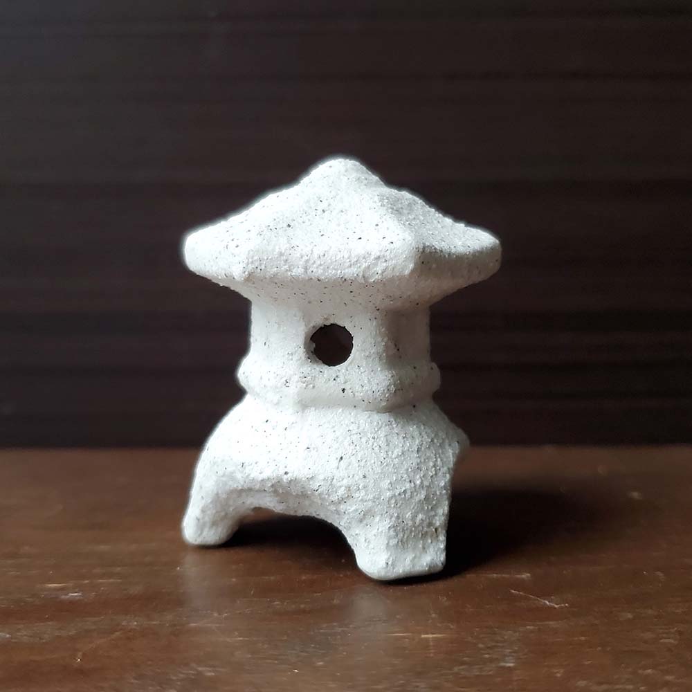 楽天市場】ミニチュア 置物 飾りフィギュア 灯篭（トウロウ）三つ足