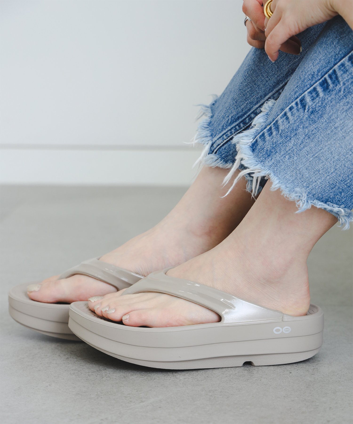 B:MING LIFE STORE by BEAMS｜OOFOS / OOmega(23~25cm) リラックス