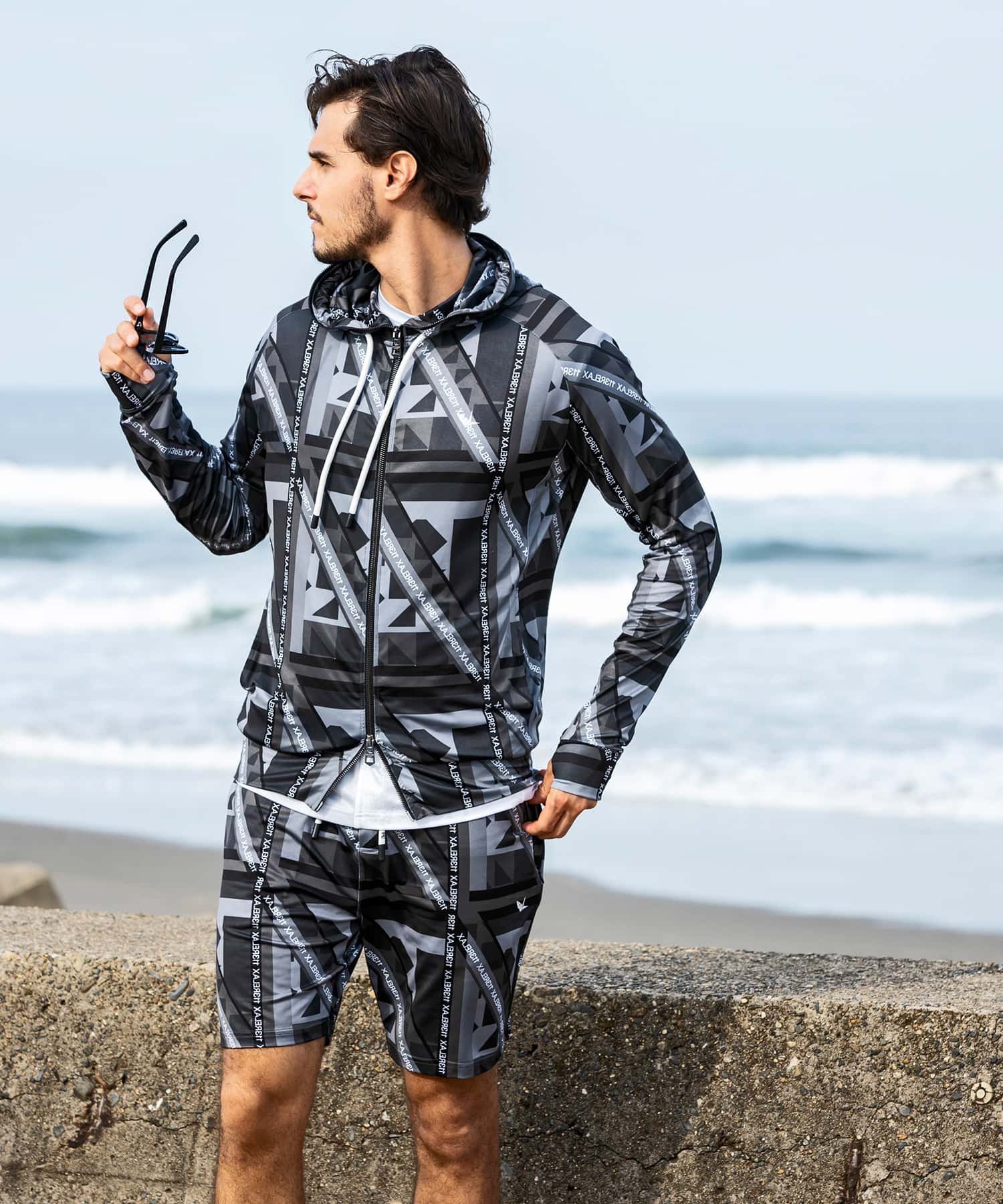 1PIU1UGUALE3 RELAX ジオメトリックラッシュガードパーカー／ウノピゥ