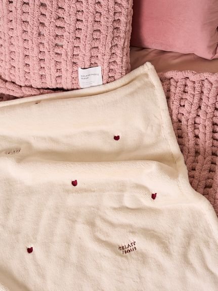 gelato pique｜【Sleep】ハートロゴちび刺繍 毛布 | Rakuten Fashion