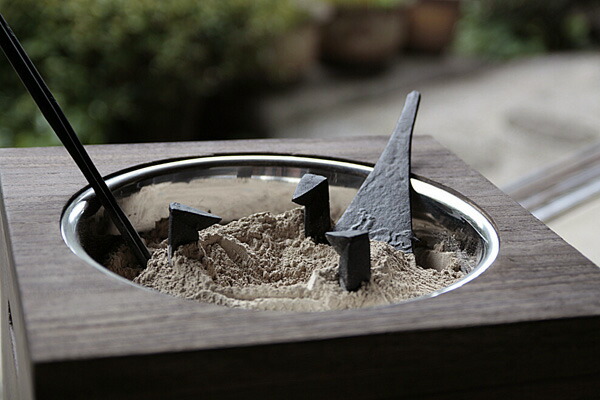 楽天市場】桐の箱火鉢セット（フタ、五徳、火箸、灰ならし、木炭灰付き