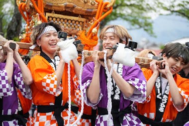 お神輿ロケ密着！重さ100kℊ超え、13人で力を合わせて4時間で1．8kmを