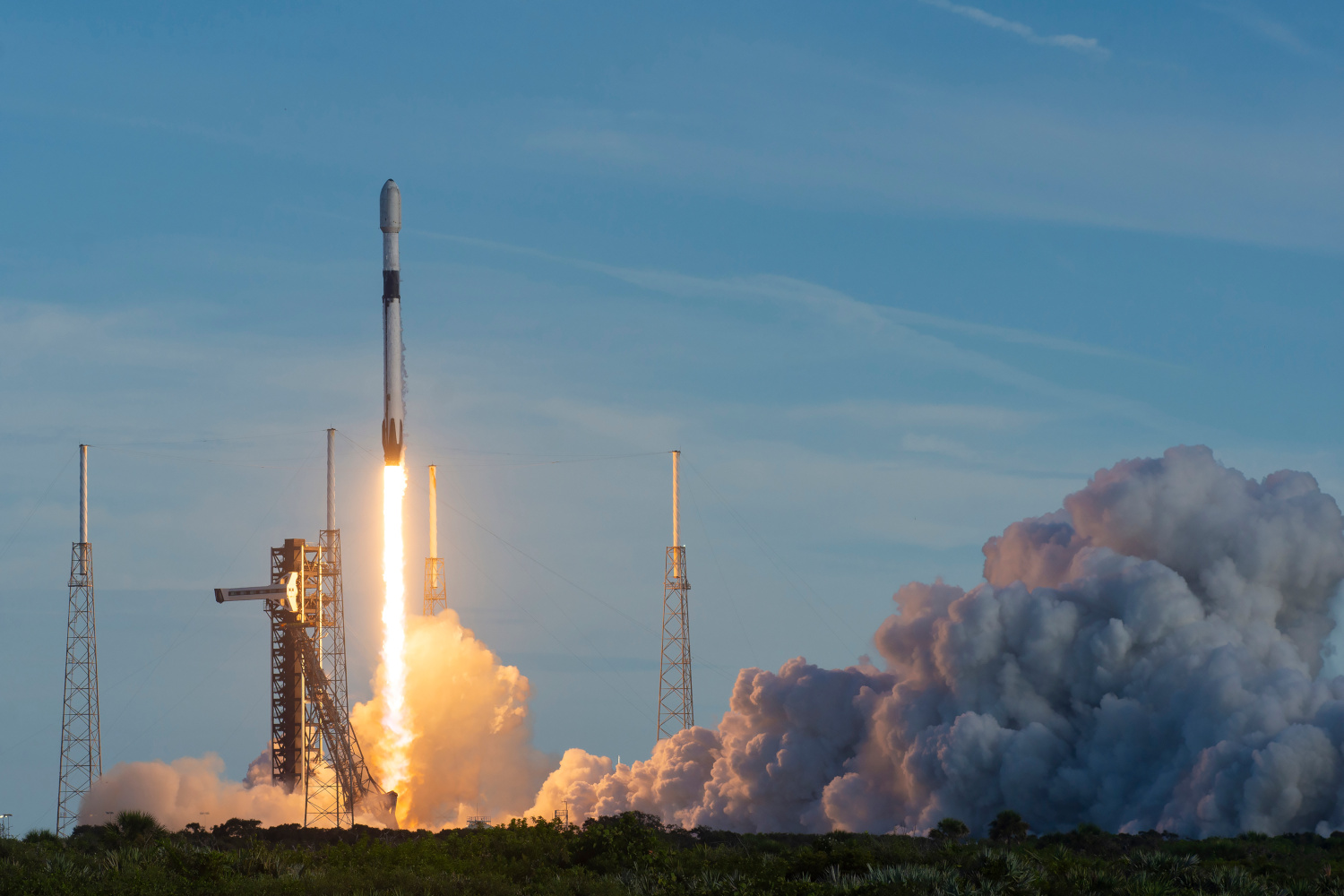 NASA ロッキードL-300 カイパー空中天文台（KAO） コンビ色 天文】NASAが月面の表面で水を発見！ | 株式会社アストロコネクト