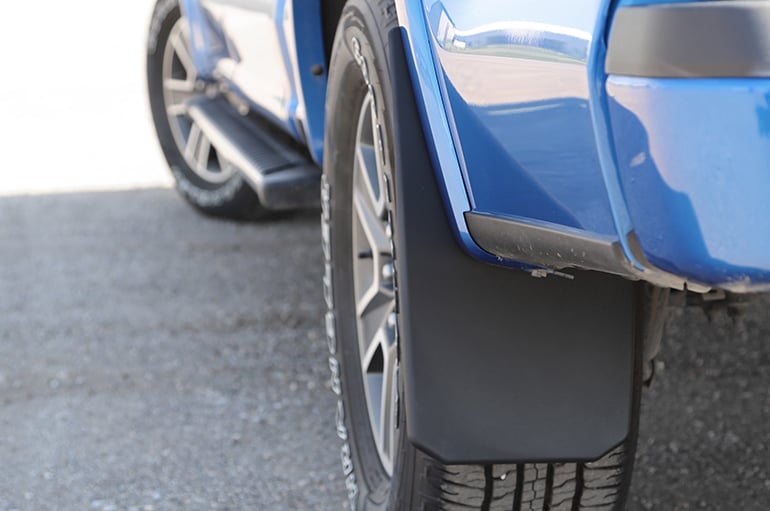 Dee Zee Flaps Plastic Universal 11