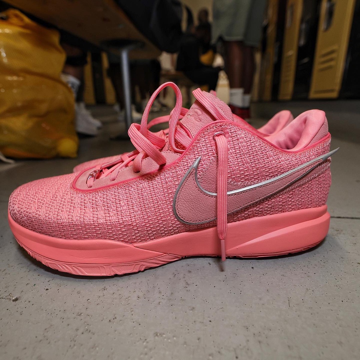 Nike LeBron 20 “Pink Diamond”が国内8月1日より発売［DJ5423-600