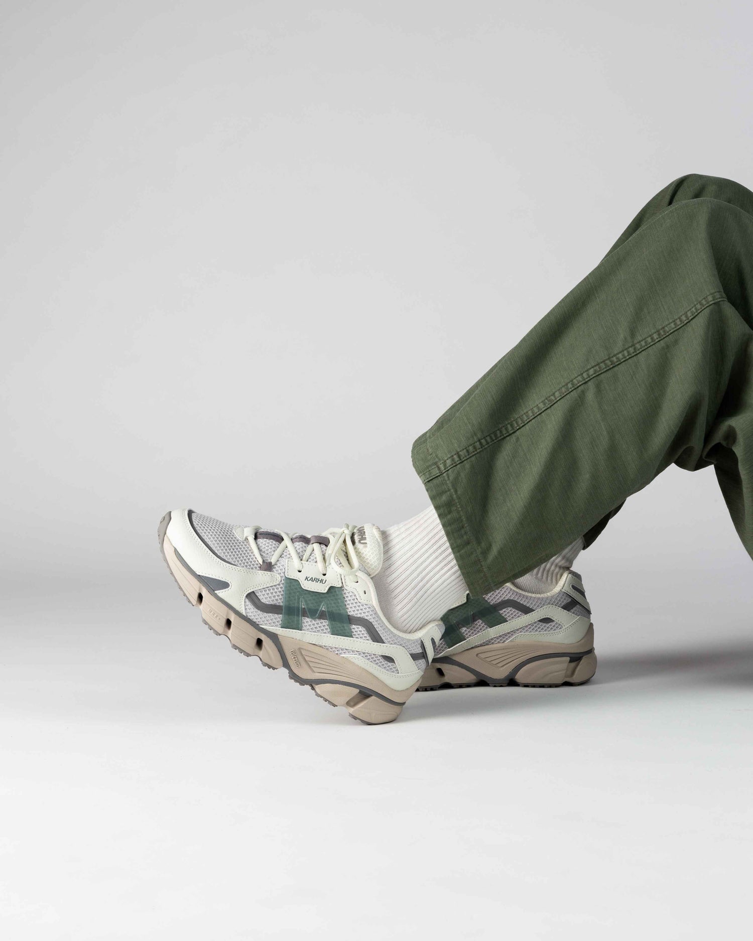 Karhu Super Fulcrum Icicle / Green Milieu - F860005 Lifestyle