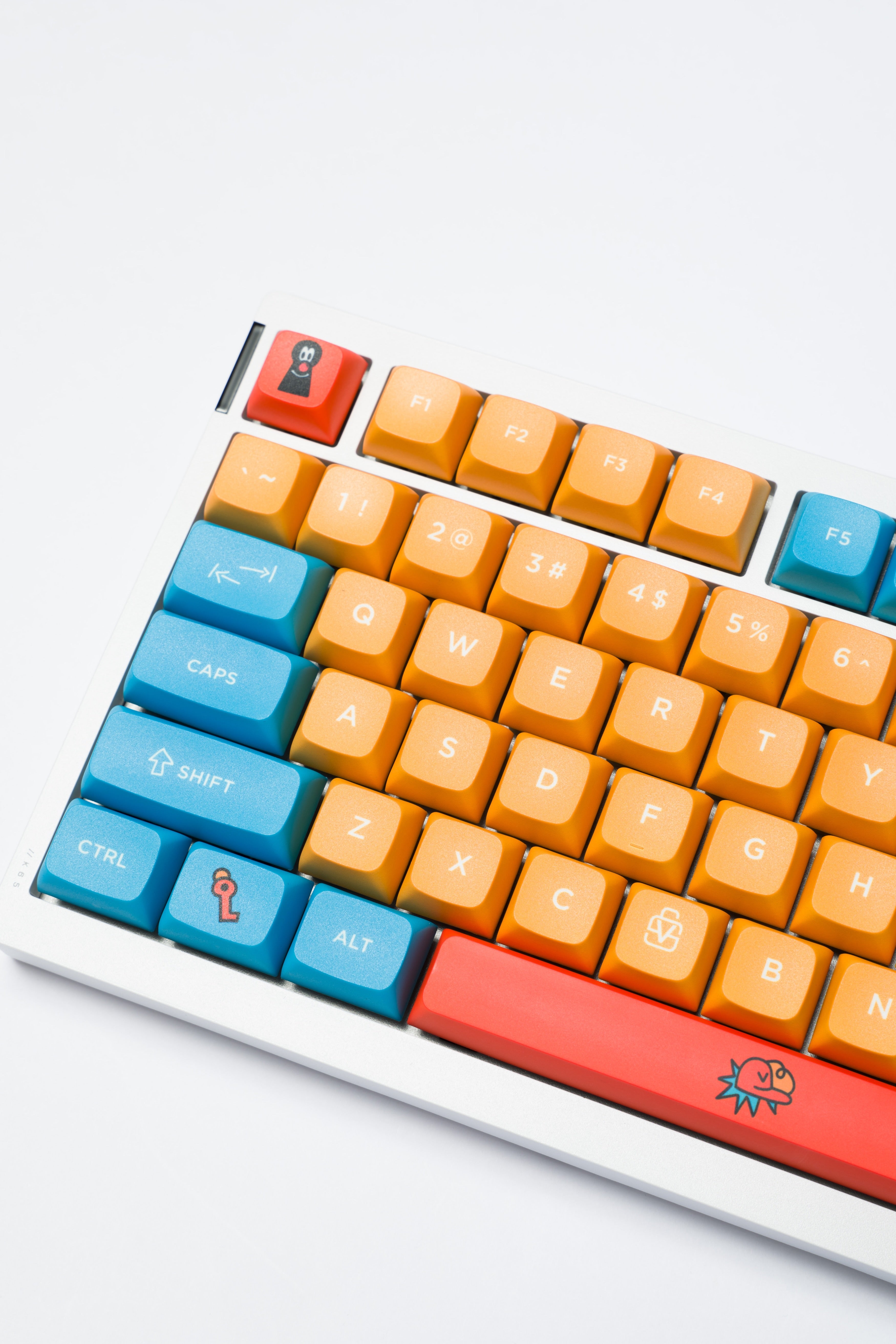 vaultroom × Corsair K65 Plus Wireless – VAULTROOM