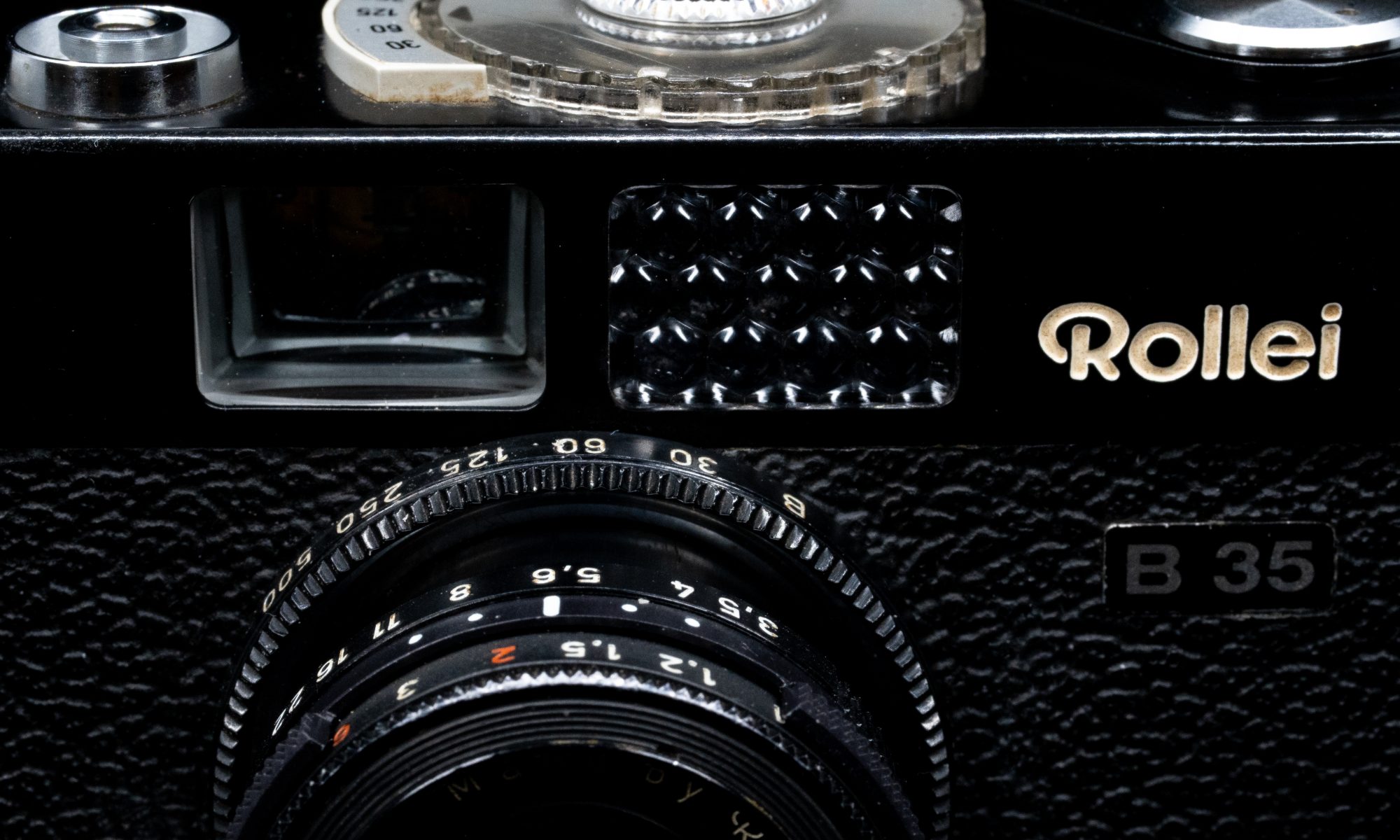 Right out of the pocket: Rollei B35 - Vintage-photo