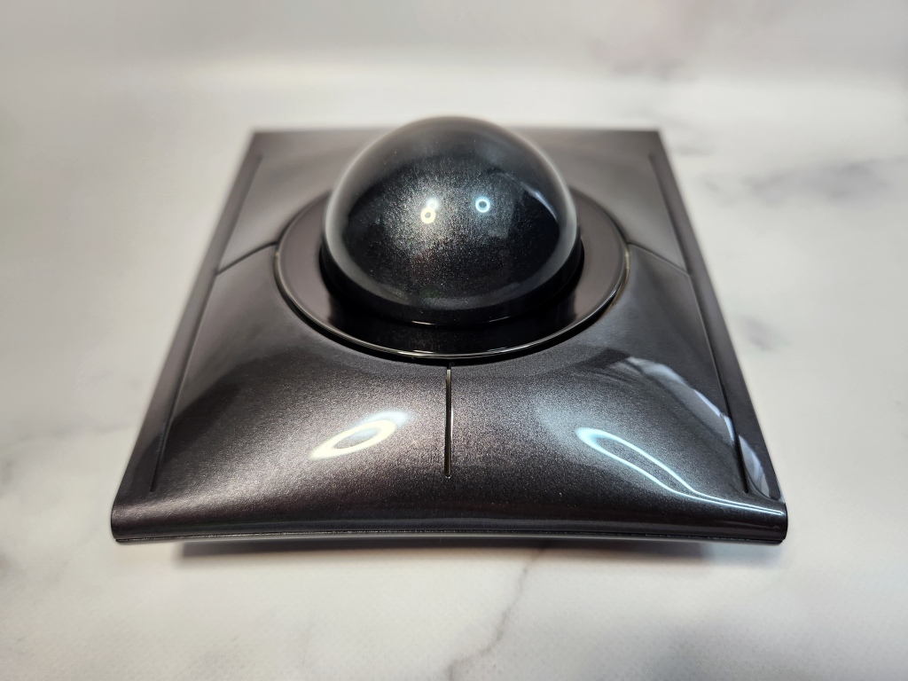 無線化した大玉トラックボール「Kensington SlimBlade Pro」実機