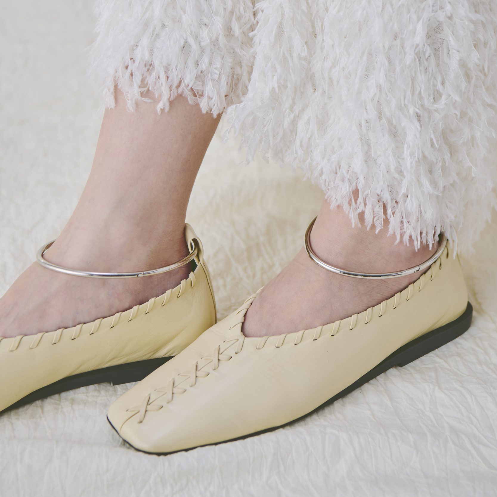 リュクスな素材で差がつく【ジルサンダー】の大人が買うべきフラット