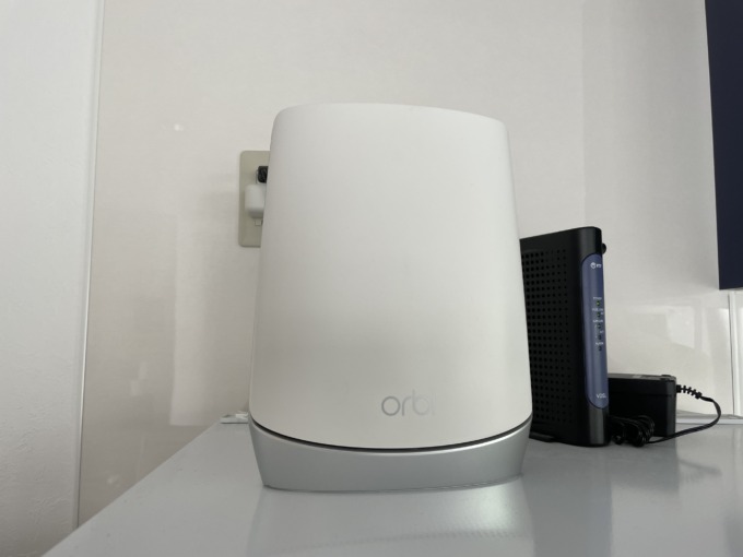 ネットギアのOrbi WiFi 6 Miniを1年使った正直な感想・レビュー