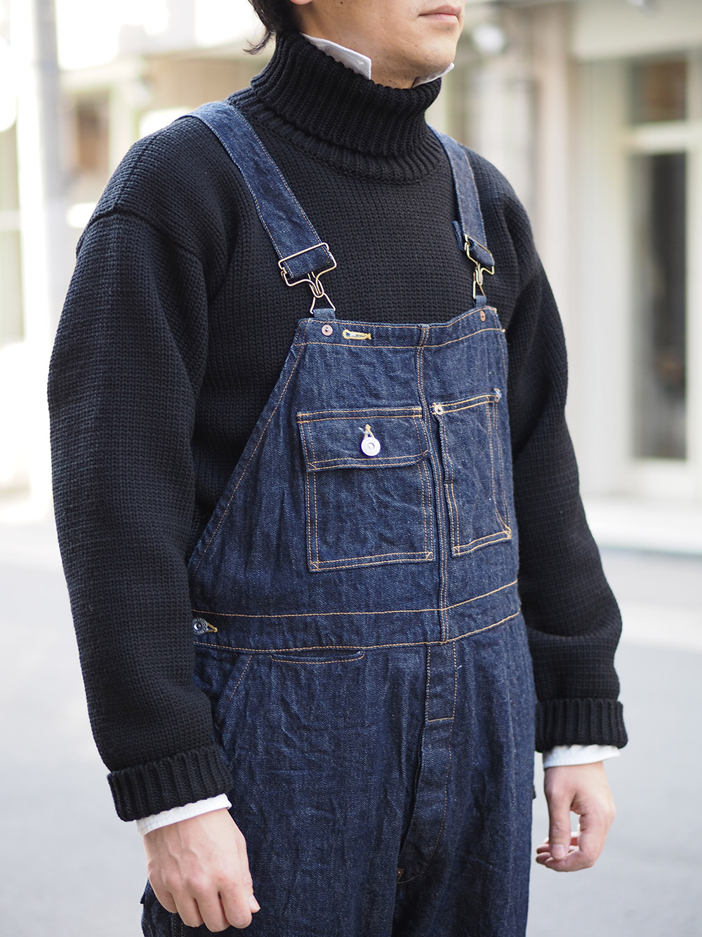 オーバーオールを大人に着る