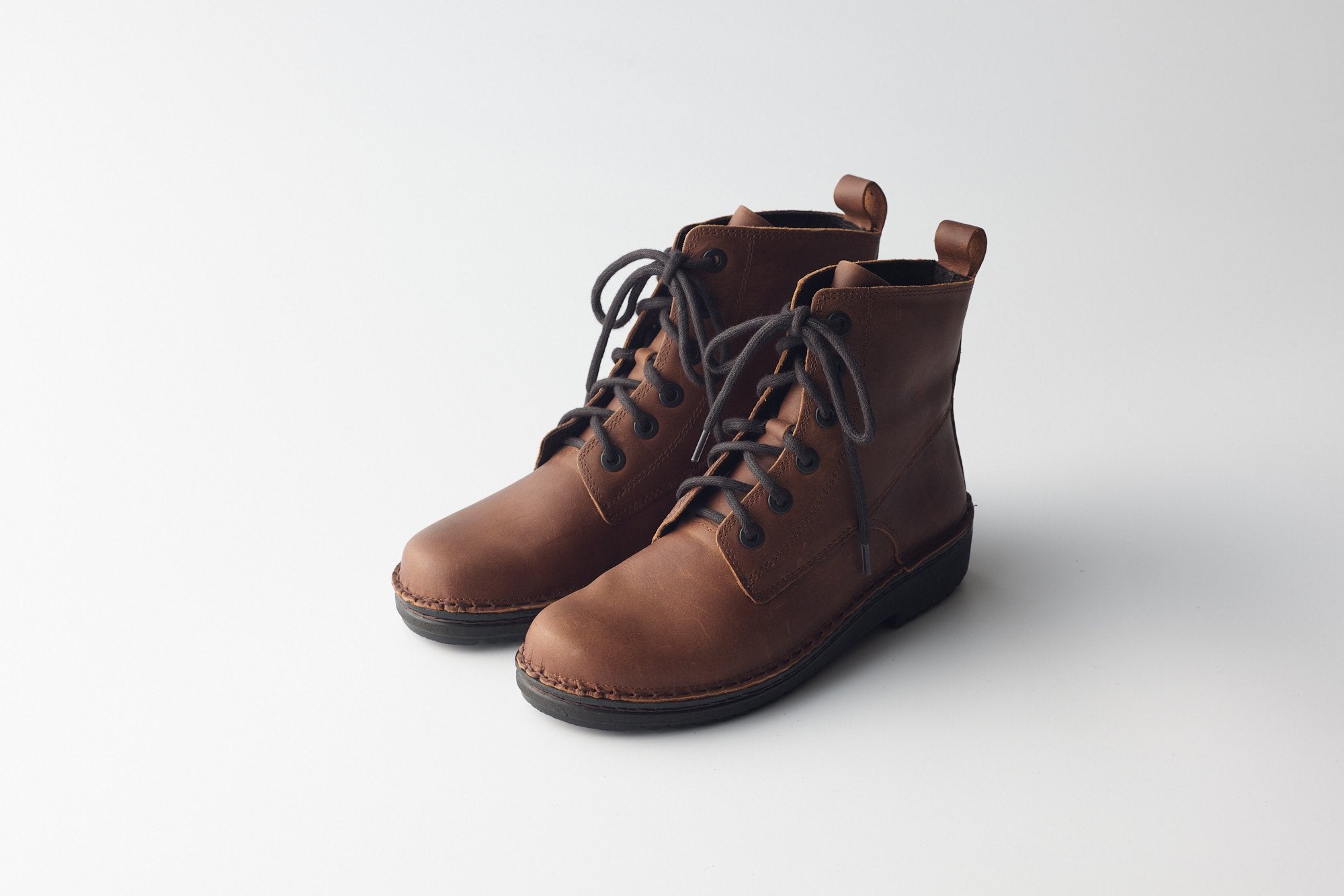 CLAUDIA（クラウディア）｜NAOT (ナオト）- パンと日用品の店 わざわざ