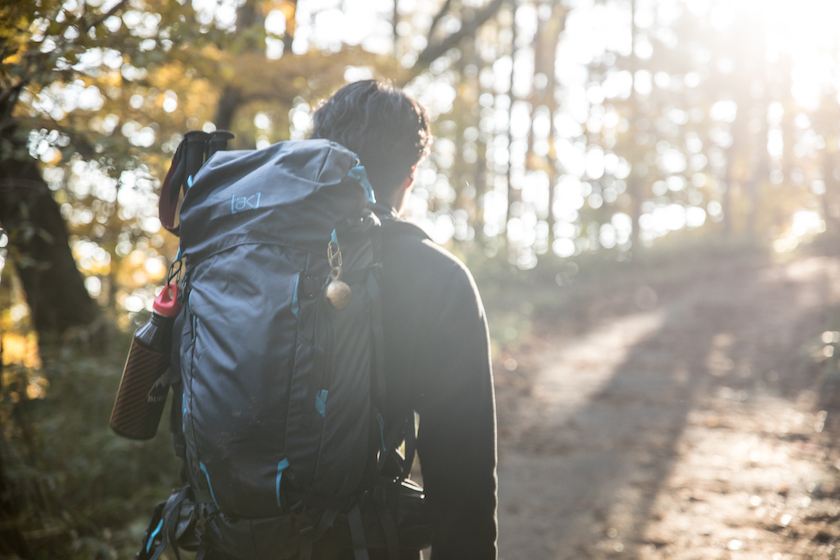 バートンのテクニカルパックを背負って、秋山を登る。 | GO OUT WEB