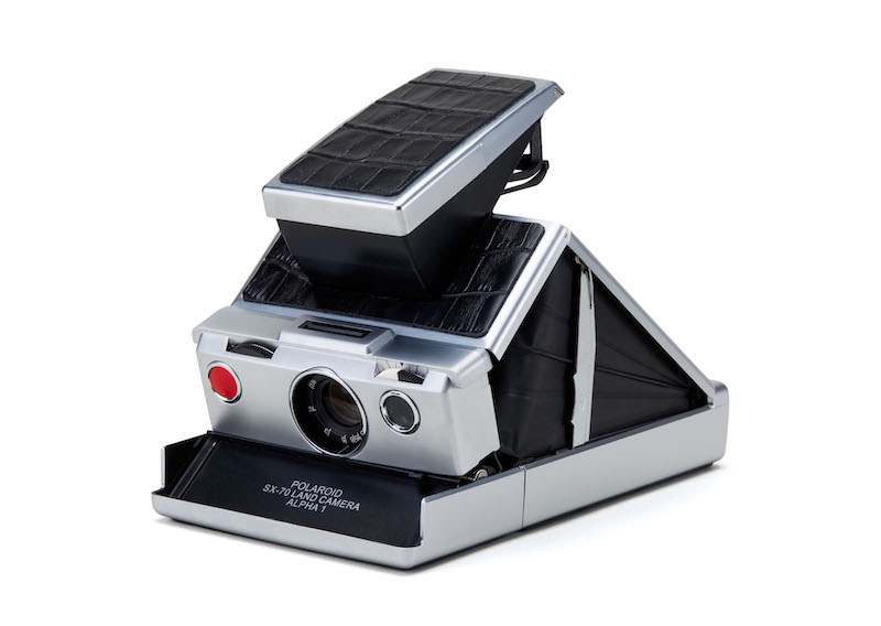 ネイバーフッドがコラボした、ポラロイド折りたたみ一眼レフの抽選販売