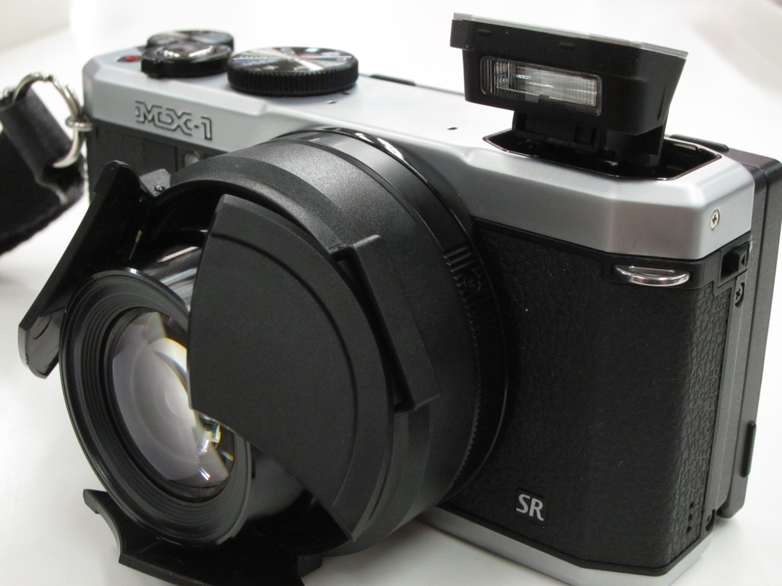 最後のPENTAX銘コンデジ、その名は『MX-1』 | じゃんぱら 店員に聞け+