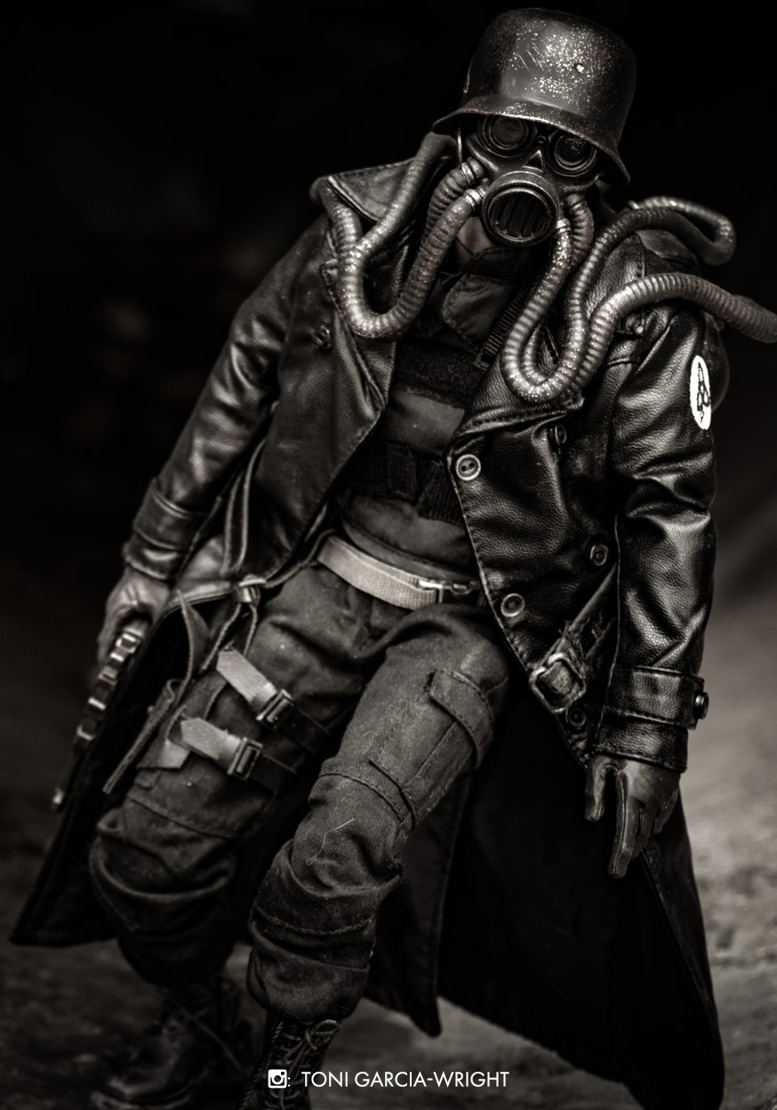 Von de Plume by Ashley Wood (one sixth) toy release info, variants