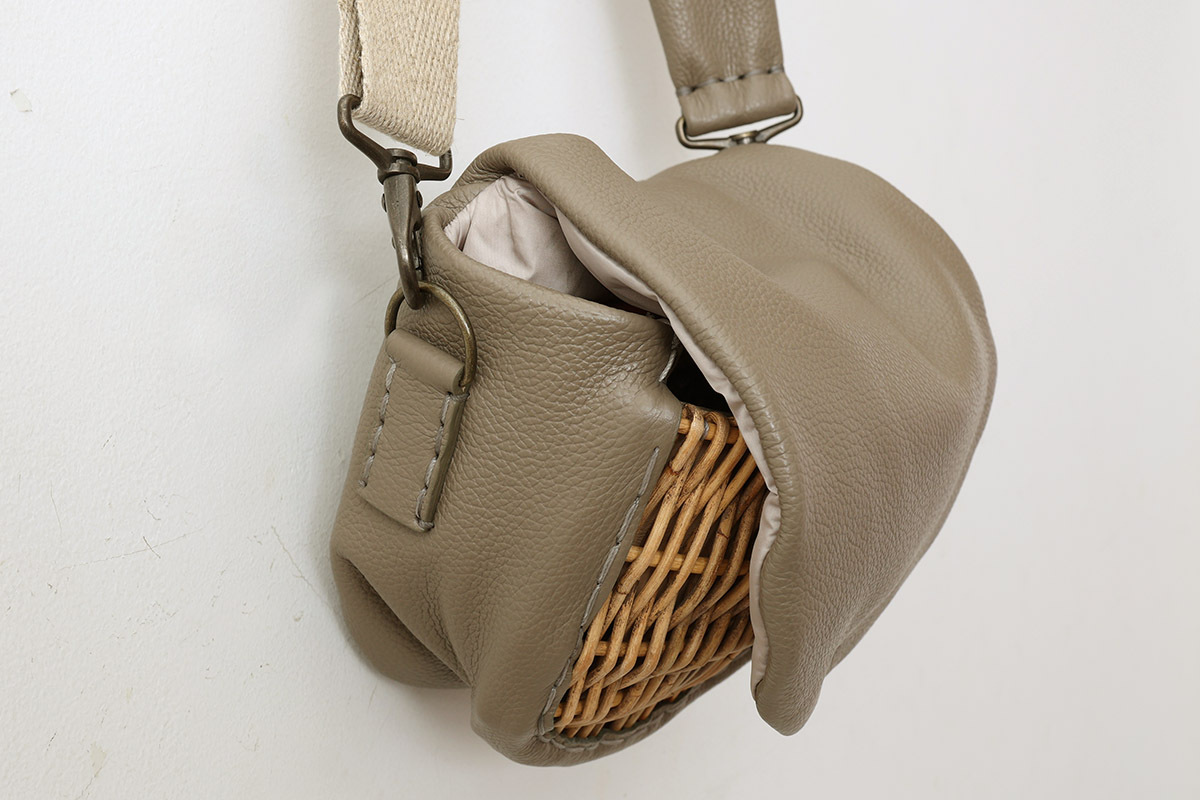 ebagos エバゴス フニュ・ボディバッグS