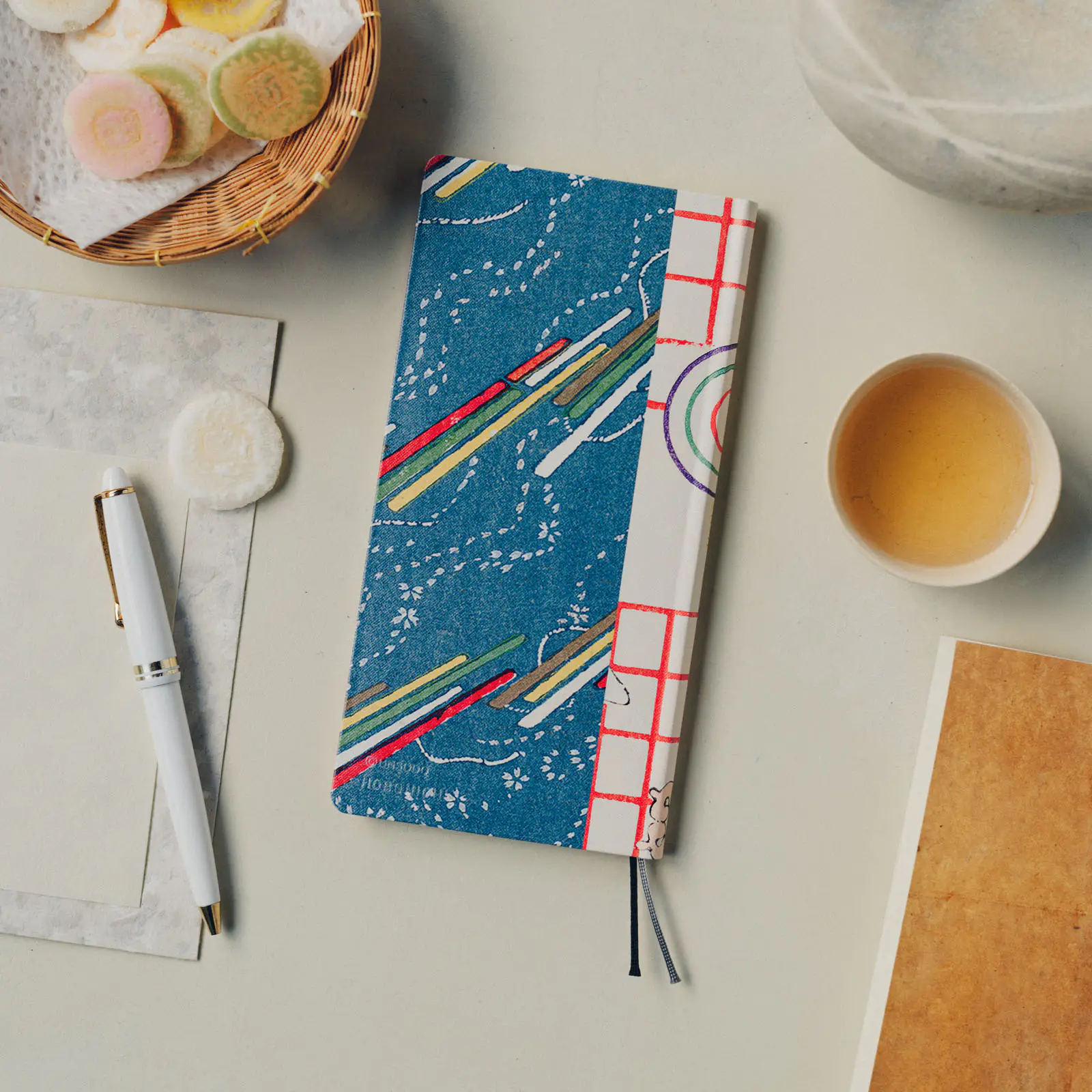 芸艸堂 / 美術海（あおい鳩） ［weeks/週間レフト/日本語版/4月/月曜