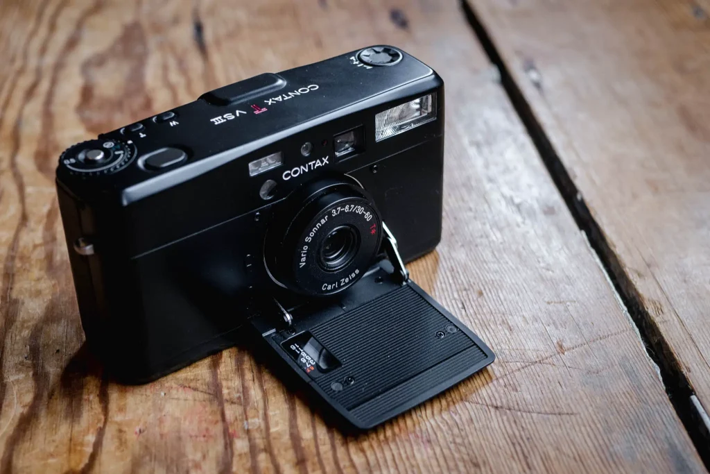 Contax TVSiii Review (vs. the TVSii) - A One Roll Review - 35mmc